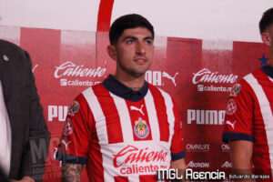 Refuerzos presentados en Chivas Pocho Guzmán y Daniel Ríos