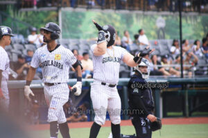 Randy Romero en su último cuadrangular como local en Guadalajara